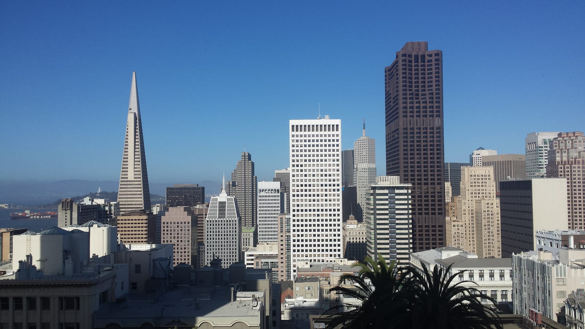 Roads as rivers, roads as wind