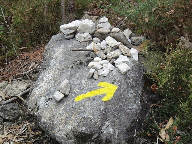 Journeys without maps: on paths and signs